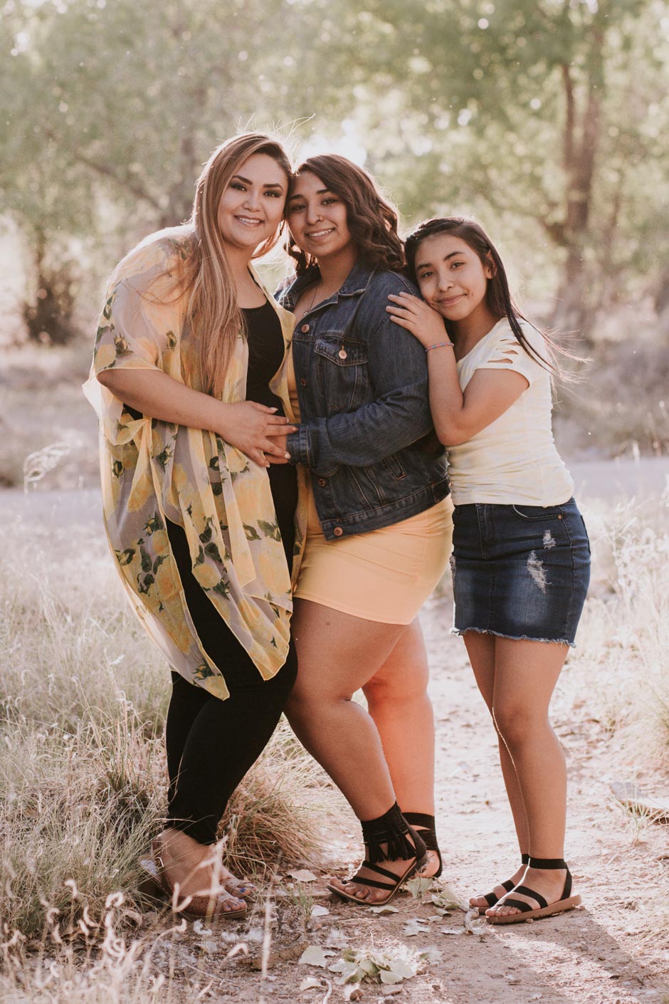 Albuquerque maternity photo mom with 2 daughters